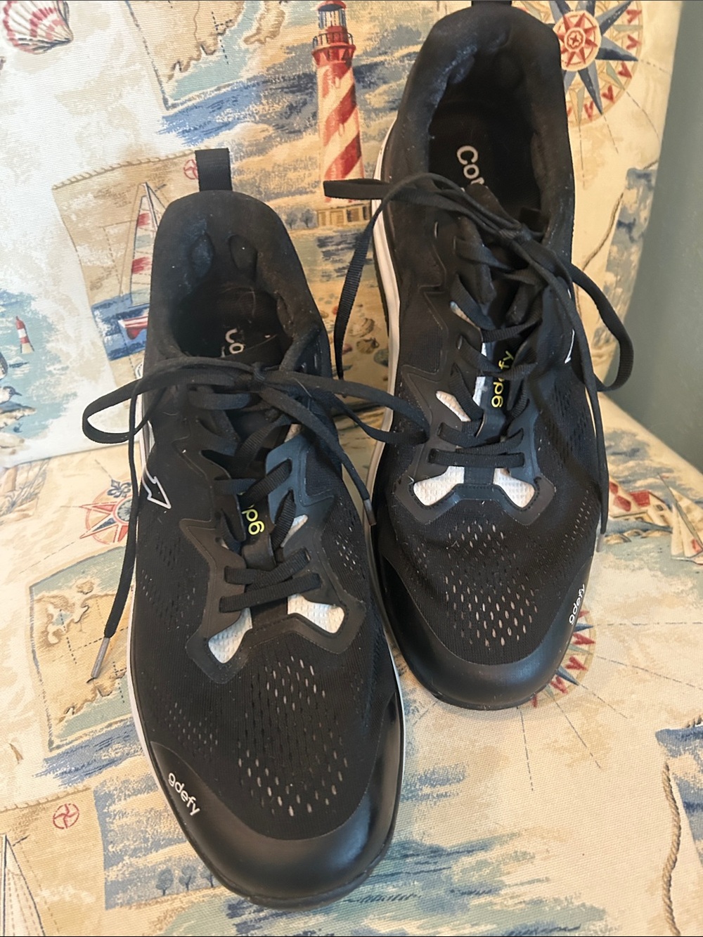 Men's Black Athletic Running Shoes with Responsive Cushioning size 11 1/2 medium